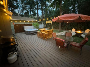 Tranquil Retreat with Fenced Backyard, Hot tub & Bar Big Bear Lake